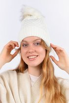 Kara Beanie- Accessories Junkie Amsterdam- Muts dames- Imitatie pompon- Winter- Cadeau- Offwhite