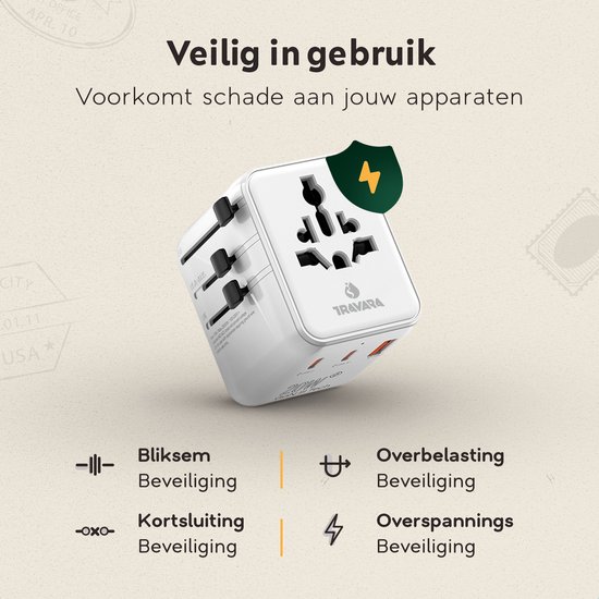 Witte Travara wereldstekker met beveiligingspictogrammen voor bliksem-, kortsluiting- en overspanningsbeveiliging.