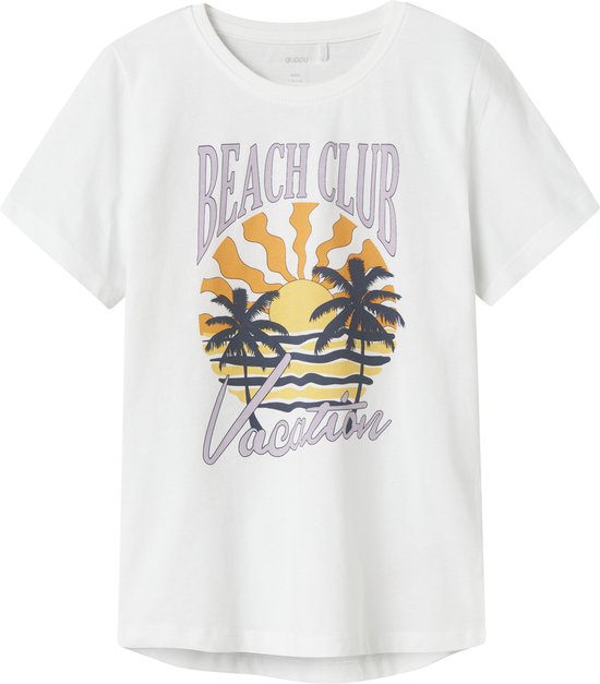 Wit T-shirt met print van palmbomen, een zonsondergang en tekst 'BEACH CLUB Vacation'.