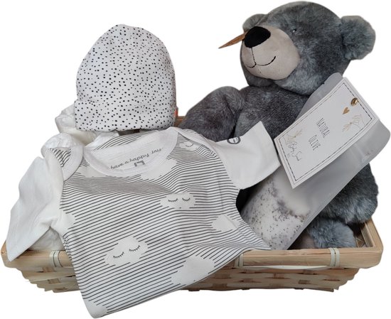 Foto: Kraamkado luiertaart gender netraal grijs wit jongen meisje kraamcadeau gevlochten mand knuffelbeer take me home little label