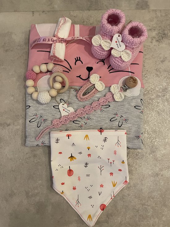 Maminobaby.nl baby geschenkset meisjes - Gehaakte Babyslofjes - Handgemaakte speenkoord - Handgemaakte haarclip - Deken - Slabbetje - Monddoek - Bijtring - Kraamcadeau - Babyshower - Baby cadeau van Maminobaby.nl — afbeelding 2