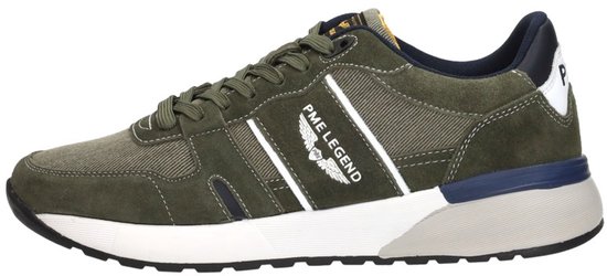 Groene PME Legend sneaker met witte strepen en logo, van de zijkant gezien.