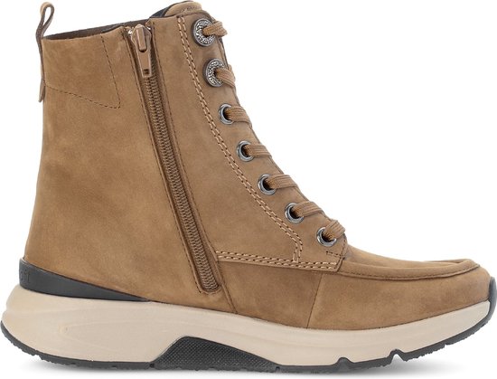 Bruine hoge veterschoen met rits aan de zijkant, veters en een witte zool.