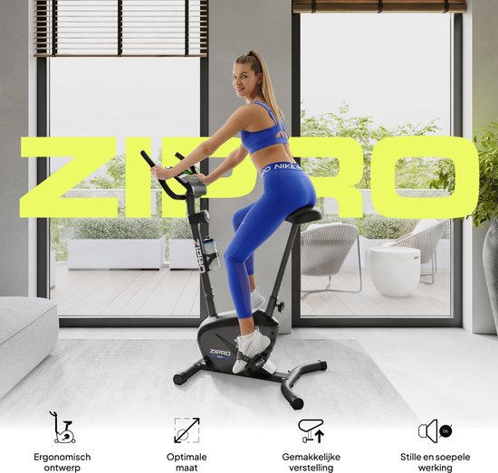 Vrouw in sportkleding traint op een zwarte hometrainer met grote ZI PRO letters op de achtergrond.