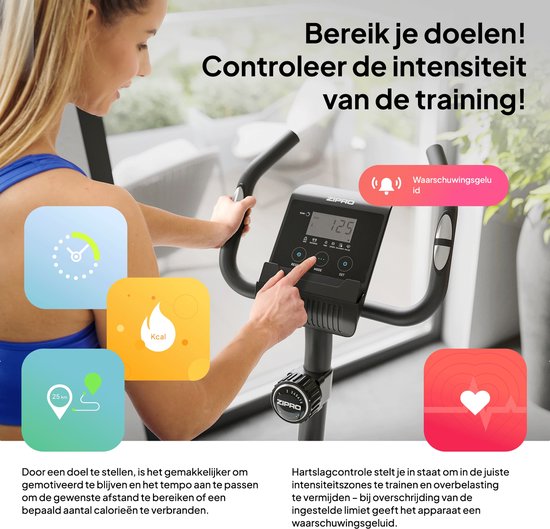 Close-up van een vrouw die de console van de hometrainer bedient, met icoontjes voor hartslag, calorieën en afstand.