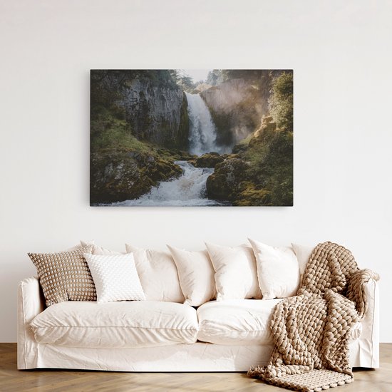 Saammp Canvas Schilderij - Waterval tussen de rotsen - Bos - Landschap - Natuur - 150x100 - Foto op canvas - Wanddecoratie - Muurdecoratie Woonkamer - Slaapkamer decoratie - Canvas Print