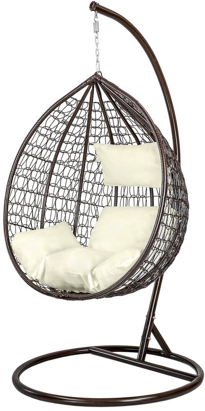 Bruine hangstoel met een frame en beige kussens.