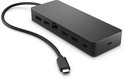 Zwarte multiport hub met twee HDMI, een Ethernet-poort en drie USB-poorten, verbonden via USB-C.