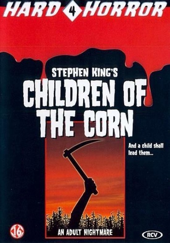Stephen King's Children of the Corn DVD hoes. Een gehand in een maïsveld, een zeis en rode bloedachtige druppels. "An adult nightmare".