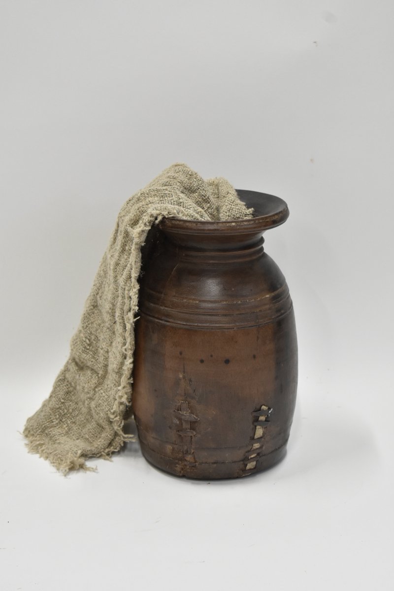 Nepalese authentieke pot / kruik H 27 cm - Oude houten pot / kruik - robuust - sober - landelijk (75)