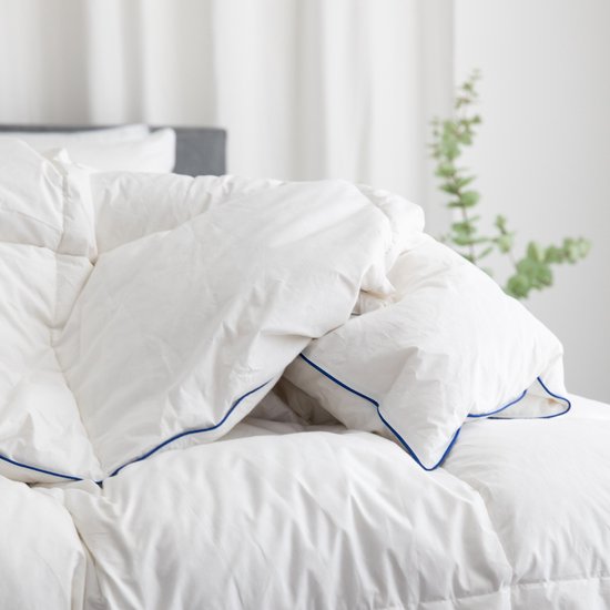 Couette 4 saisons en duvet autrichien Fabiola - Demi-couette en duvet - Couverture en duvet Luxe et agréable et lourde - 140x200 cm simple