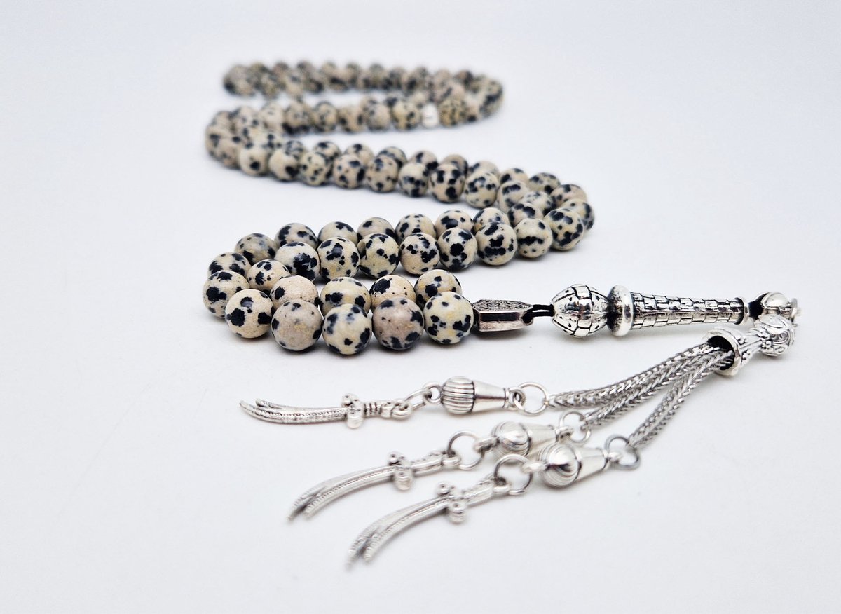 Handgemaakte tesbih "Tasbih" natuursteen " Jasper Dalmatin" - Aantal kralen 99 - Diameter kralen 8MM - met metaal tassel "Zwaarden" - Een mooi cadeau-idee