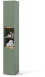 Groene badkamerkast met houten accenten en open vakken waarin handdoeken en toiletartikelen liggen.