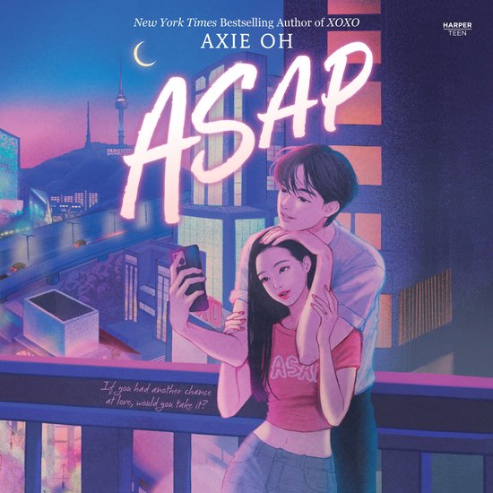 De cover van het boek 'ASAP' van Axie Oh. Een stelletje maakt een selfie in een stad met neonverlichting.