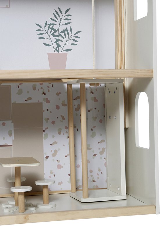 Detail van de keuken op de onderste verdieping met tafel, stoeltjes en een afgebeelde plant en keukenunit.