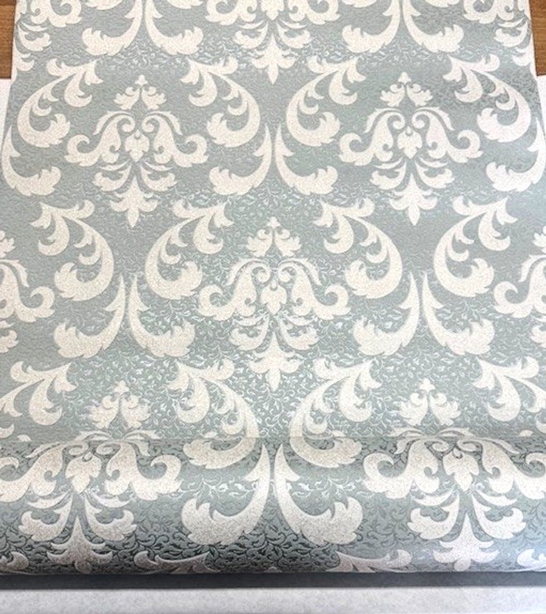 Glitter behang bladeren Ornamenten groen wit metallic kant geborduud PL51005-71