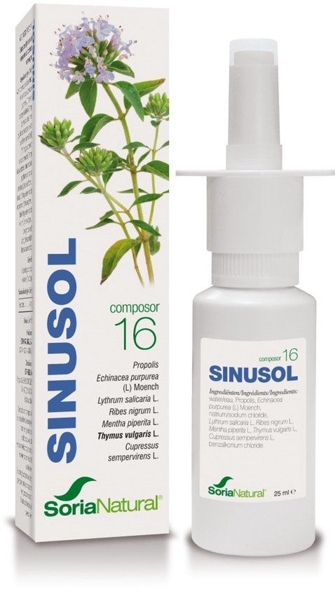 Doosje en flesje Sinusol neusspray met tekst en afbeelding van een plant met paarse bloemetjes. Flesje bevat 25 ml.