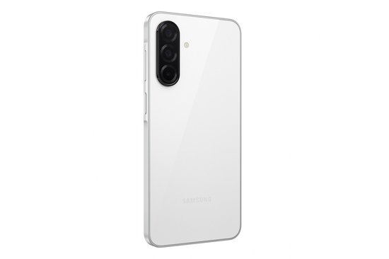 Witte Samsung Galaxy A26 5G smartphone met drie camera's aan de achterzijde.