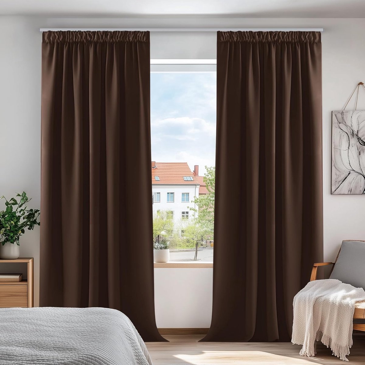 Famanu - Verduisterende Gordijnen Plooiband, Kant en Klaar, Ondoorzichtige Thermogordijn voor Slaapkamer, 140x175 cm (B x H), Chocolade, set van 2