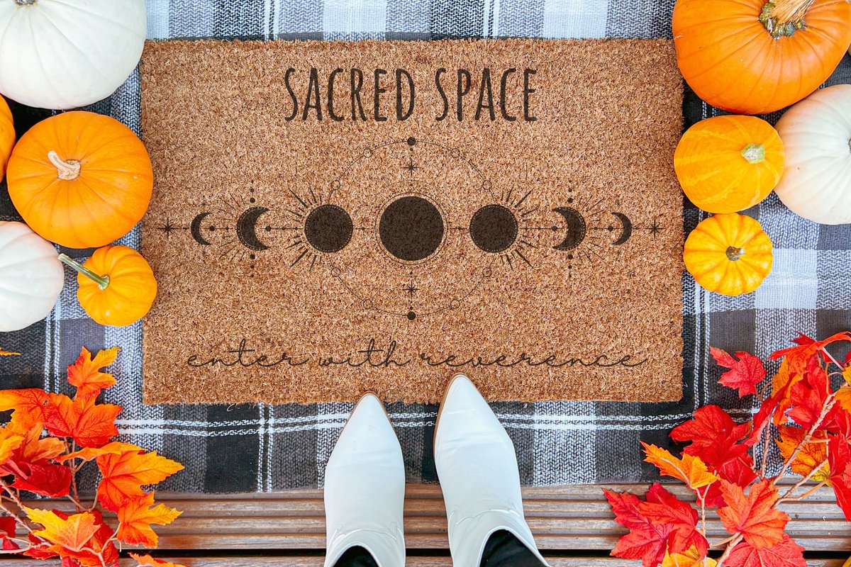 Laser Point Sacred Space Enter With Reverence | 90x60 cm | Nieuwe huis cadeau | Ingangsmat | Deurmat met stijl | Verhuizing cadeau | Praktisch & trendy | Perfect voor binnenkomst | Cadeau voor nieuwe woning Bruin | Zwart (Gravering 90x60)
