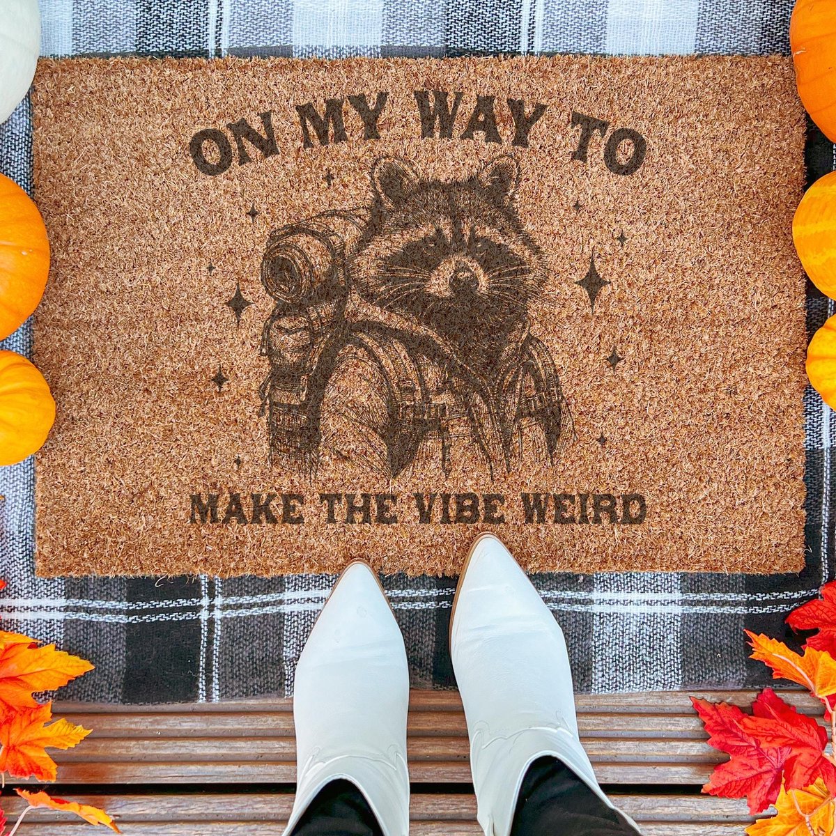 Laser Point Funny Racoon | 90x60 cm | Nieuwe huis cadeau | Ingangsmat | Deurmat met stijl | Verhuizing cadeau | Praktisch & trendy | Perfect voor binnenkomst | Cadeau voor nieuwe woning Bruin | Zwart (Gravering 90x60)