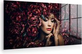 Glasschilderij vrouw - Bloemen - Rood - Sieraden - Henna - Foto op glas - Wanddecoratie glas - 40x20 cm - Schilderij glas - Slaapkamer - Woondecoratie