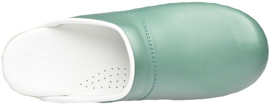 Bovenaanzicht van een lichtgroene Sanita klomp met witte binnenzijde en gaatjes in de binnenzool.