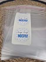 25 Uitdeelzakjes + 25 stickers | Traktatiezakjes | Cellofaan zakjes | Transparant | Hiep hiep hoera stickers | School traktaties | Uitdelen | Traktatie | A6 formaat 12x18cm zakjes | 40mm sticker | Traktatie zakjes