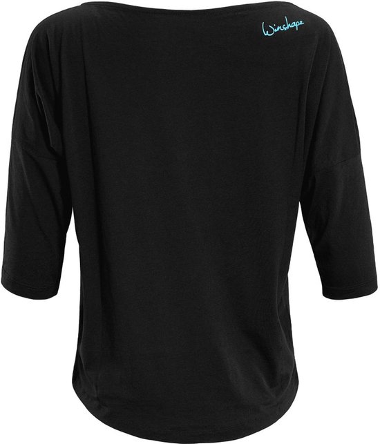 Achterkant van een zwart dames shirt met 3/4 mouwen en tekst "Winshape" in lichtblauw.
