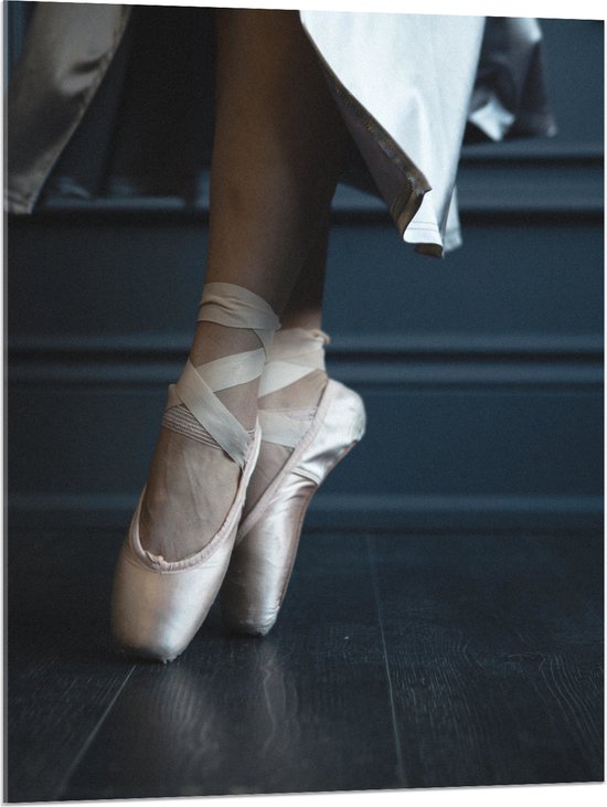 Acrylglas - Ballerina aan het Dansen op Spitzen - 75x100 cm Foto op Acrylglas (Met Ophangsysteem)