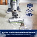 De HydroSteam stofzuiger met stoom reinigt een tapijt en een houten vloer met diverse soorten vuil.
