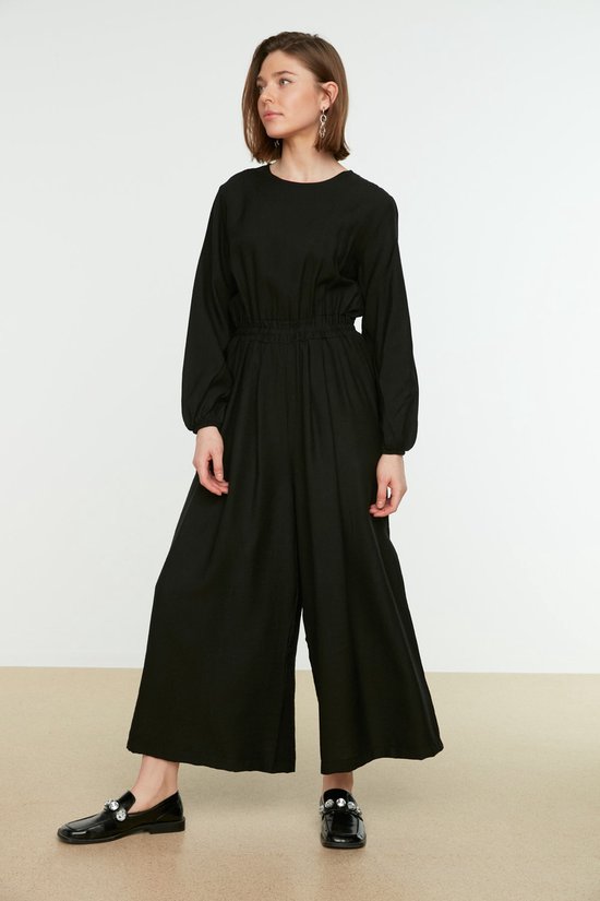 Trendyol Zwarte ronde hals, elastische taille, comfortabele snit, jumpsuit met wijde pijpen TCTSS21TU0206