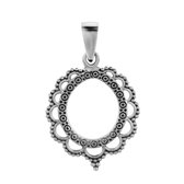 Zilveren hanger, sierlijke cirkel met opengewerkte details