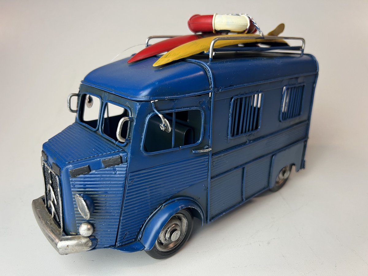 Citroën HY met surfplank in het blauw