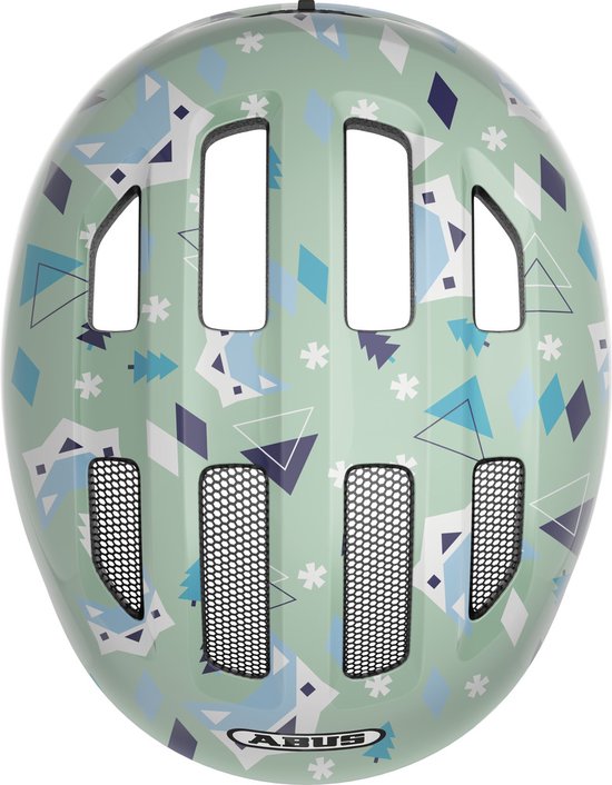 Lichtgroene fietshelm met winter/dierenmotief, van bovenaf gezien. Met ventilatieopeningen.