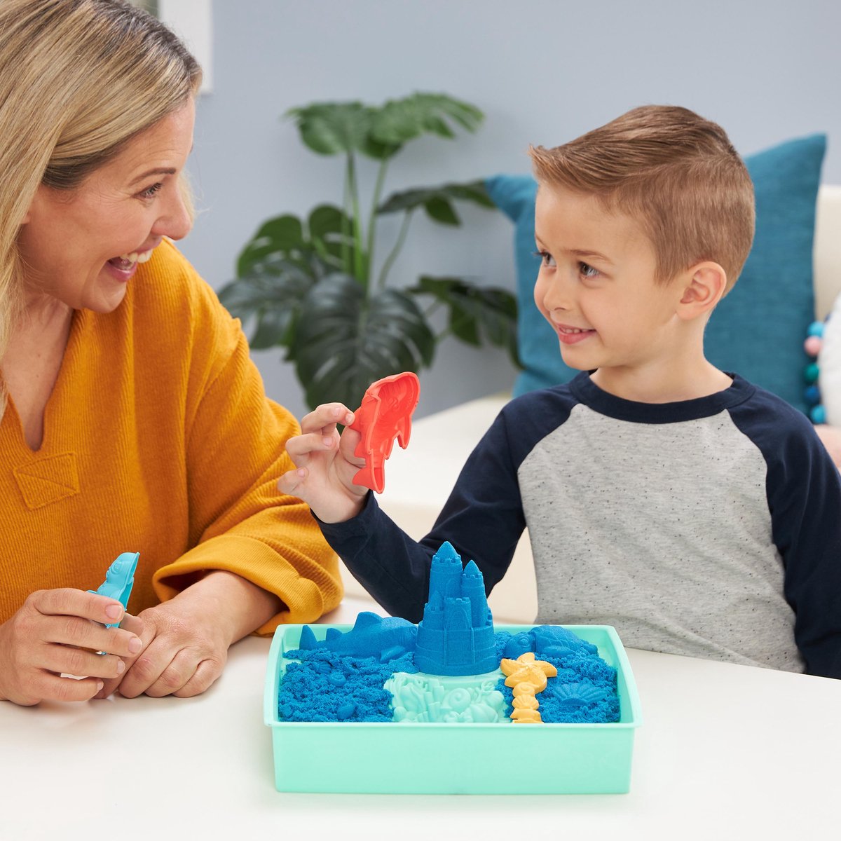 Kinetic Sand - Zandbak-set met 454 g blauw origineel Kinetic Sand - opbergzandbak 4 vormen en gereedschap - Sensorisch speelgoed — afbeelding 5
