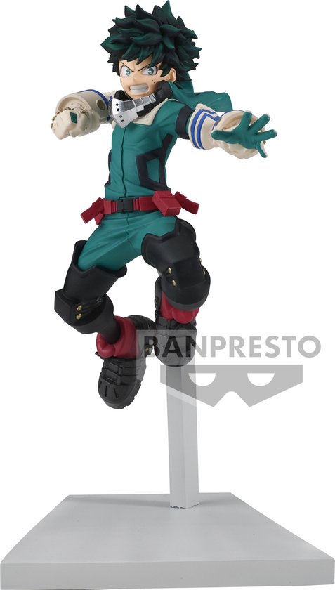 Figurine d'action Deku en vert, blanc et rouge, avec masque facial et ceinture rouge, en plein saut.