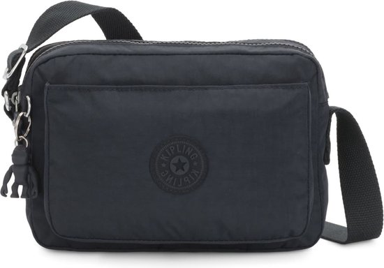 Donkerblauwe Kipling schoudertas met een voorvak en een Kipling-logo. Bevat een aap-sleutelhanger.