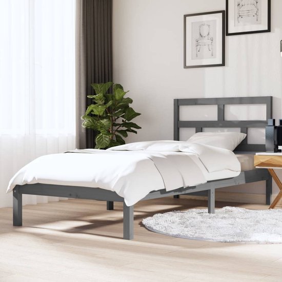 Licht grijs bed met extra hoge matras