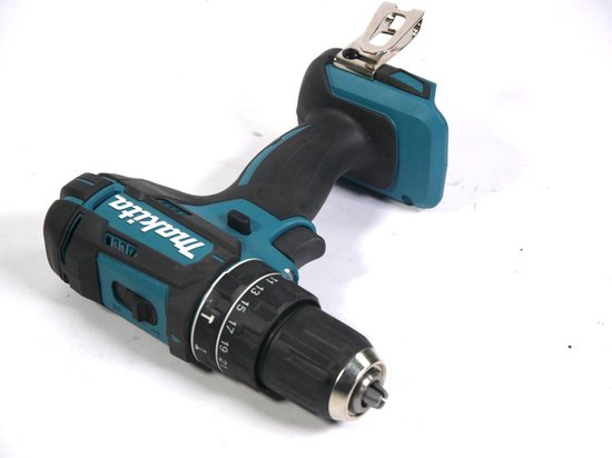 Makita klopboormachine, zwart en turquoise, in een schuine hoek met focus op de boorkop en de grip.