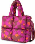 Gewatteerde bruine tas met een paars en oranje bloemenprint. Verstelbare schouderband met "Oilily" tekst.