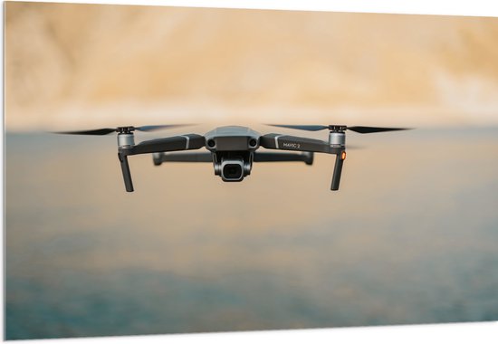 Acrylglas - Drone Vliegend boven het Meer - 150x100 cm Foto op Acrylglas (Met Ophangsysteem)