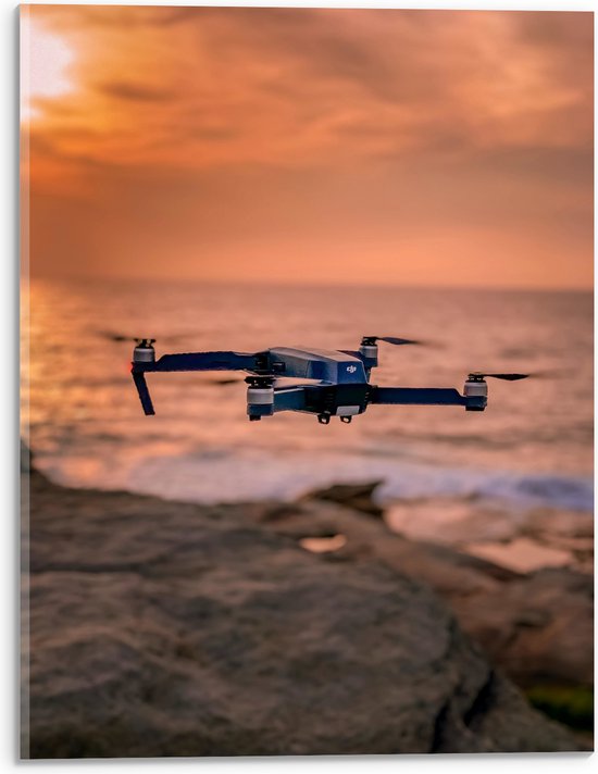 Acrylglas - Drone Vliegend boven Rots in het Water - 30x40 cm Foto op Acrylglas (Met Ophangsysteem)