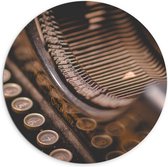 Dibond Muurcirkel - Close-up van de Toetsen van een Vintage Typemachine - 100x100 cm Foto op Aluminium Muurcirkel (met ophangsysteem)