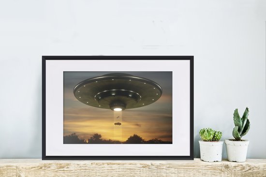 Image encadrée - Une illustration d'un OVNI rayonnant sur un cadre photo de voiture noir avec passe-partout blanc, moyen 60x40 cm - Affiche encadrée (Décoration murale salon / chambre)