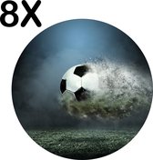 BWK Luxe Ronde Placemat - Ontploffende Voetbal boven het Gras - Set van 8 Placemats - 50x50 cm - 2 mm dik Vinyl - Anti Slip - Afneembaar