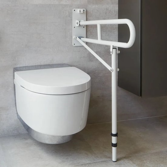 Witte opklapbare toiletbeugel met steunpoot naast een hangend toilet.