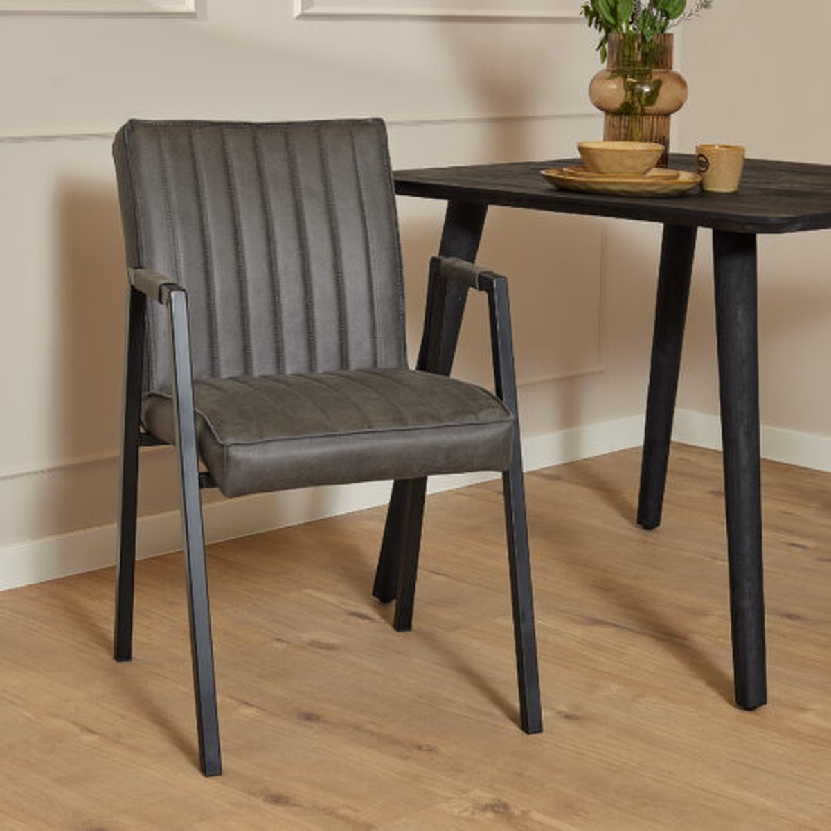 Meubels4nu - Set Eetkamerstoelen Tivoli - Set van 2 - Antraciet - Armleuning - Eco leder - Eetstoel - Snelle levering