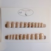 SD Press on Nails - B149 - Plaknagels met nagellijm - XS Almond Kunstnagels - Nude met bloemen - Set 20 Kunstnagels handgemaakt van gellak - Nepnagels - Almond Tips - Nail Art - Nails at Home - Accessoires