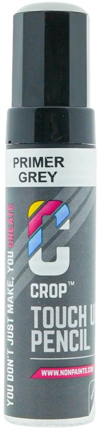CROP Touch Up Pencil, primer grijs. Zwarte dop met grijze houder en CROP logo. Tekst: "YOU DON'T JUST MAKE, YOU CREATE"